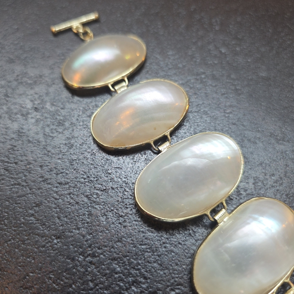 Vintage Mother of Pearl Gold Tone Link Bracelet - Picture 4 of 8
